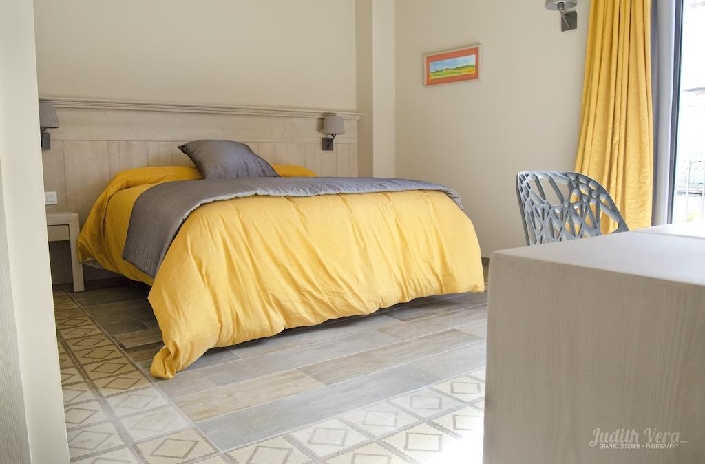 Hostal 1888 Gironella Room photo